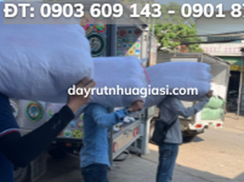 Thu Hồng xuất kho dây rút nhựa đi giao cho khách sỉ tại Đồng Nai