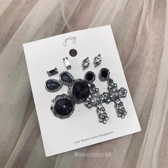 Hoa tai Black Cross Earrings Set