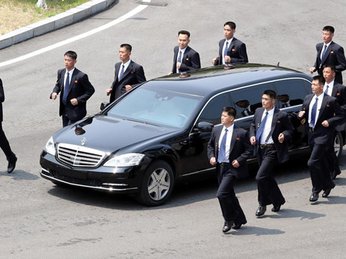 Ông Kim Jong Un mua Mercedes chống đạn không chính hãng?
