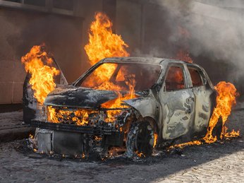 Ôtô đột nhiên bốc cháy, bảo hiểm chi trả 600 triệu đồng